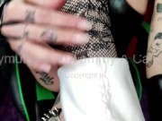 Lei e le sue scarpe da troia... 4/16