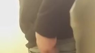 salope montre son cul