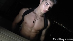 Jared em Praga - Parte uma noite musculosa