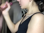 Молодая Сучка Глубоко Сосет Стонет и Принимает Сперму Своим Милым Язычком 11/16