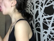 Молодая Сучка Глубоко Сосет Стонет и Принимает Сперму Своим Милым Язычком 13/16