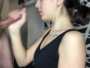 Молодая Сучка Глубоко Сосет Стонет и Принимает Сперму Своим Милым Язычком 8/16