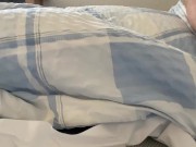 Hat währenddessen ins Bett gepinkelt