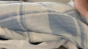 Hat währenddessen ins Bett gepinkelt