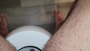 18YR DROPPIN CUMLOAD IN TOLIET