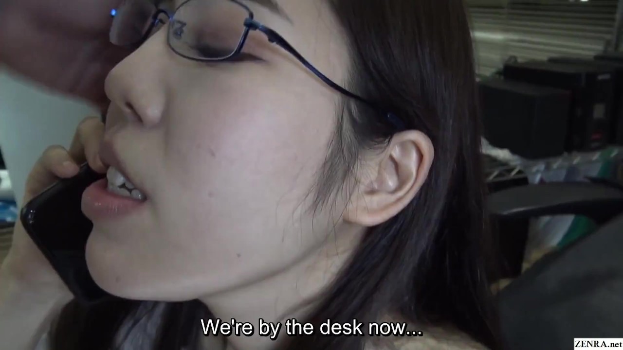 夫と電話しながらフェラをしている日本のホットワイフ - RedTube
