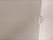 La encontré masturbándose y le di un creampie 1/16