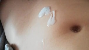 我慢しきれず、即イキッ大量射精！！
