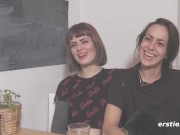 Heiße Deutsche dominiert ihre Freundin mit einem DIldo 2/16