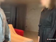 😵 SCOPA LA DONNA DELLE PULIZIE con una bella strategia.  Vergognoso! 😤 1/16