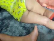 Hermanastra folla con su pijama de bob esponja 2/16