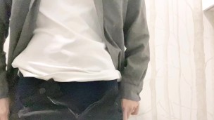 病院の待合室が退屈だったのでこっそり乳首を責め出してたら興奮して射精しちゃいました