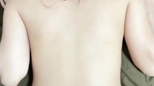 【個人撮影】パンツずらしで挿入ぶっかけ！素人OLのハメ撮り