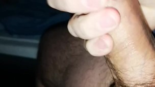 Mec se branle et éjacule #2