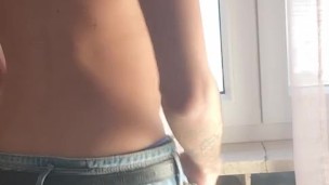 Mi piace masturbarmi davanti la finestra di casa