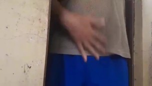 Daddy jakol sa pinto ng bahay