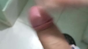 Acariciandome el pene