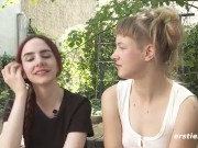 Spanierin vögelt ihre deutsche Freundin mit Strap-On 12/16