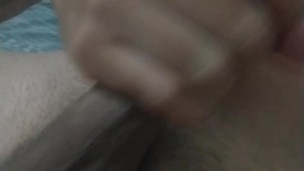 Argentino caliente se acaba en el cuerpo