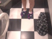 Симпатичная в ванной - слюнявый минет, сперма на сиськах 3/16