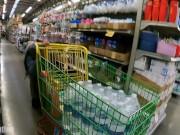 culona en supermercado en leggings transparentes bragas color rosa 13/16