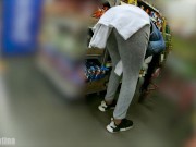 culona en supermercado en leggings transparentes bragas color rosa 16/16