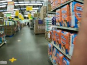 culona en supermercado en leggings transparentes bragas color rosa 5/16