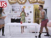 Jerkaoke - Violet Myers and Troy Francisco Compete In Sexy Games For $1000 3/16