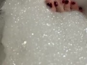 Foot job. 11 toe hoe gives foot job in bath!!