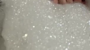 Foot job. 11 toe hoe gives foot job in bath!!