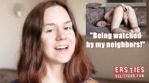 Anca joue avec des jouets en verre