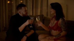 TEASER Saint Valentin une française se fait baiser comme une salope avec une belle faciale 