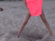 Kinky Lucy Dances Naked In The Beach And Masturbates With A Lollipop! 3/16