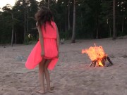 Kinky Lucy Dances Naked In The Beach And Masturbates With A Lollipop! 5/16