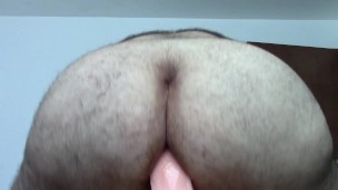 Jugando un rato con mi culo