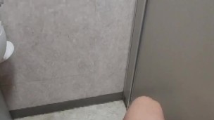 トイレでオナニーしていたら…