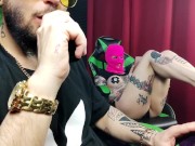 Lui non si vede in viso e lei ha il passamontagna 12/16