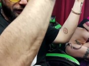 Lui non si vede in viso e lei ha il passamontagna 7/16