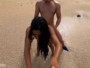 Sexo duro en playa publica con una mujer de gran culo en traje de baño - Real Amateur 14/16