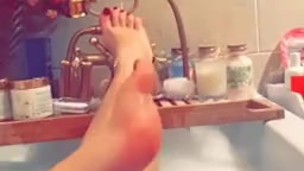 Lola’s feet fetish bath wash