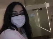 ¡A esta zorra infiel no le importa engañar a su novio y gemir como perra en celo mientras lo hace! 1/16