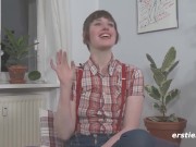 Deutsches Mädel aus Kiel besorgt es sich selber mit großem Dildo 2/16