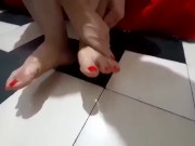 acariciando mis pies con aceite - Screenshot 12 of 16 - Footjob