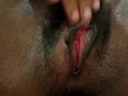 Exibindo a minha bucete e me masturbando - JPutinha 6/16