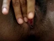 Exibindo a minha bucete e me masturbando - JPutinha 7/16