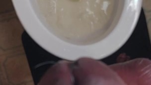 Big dick pissing 