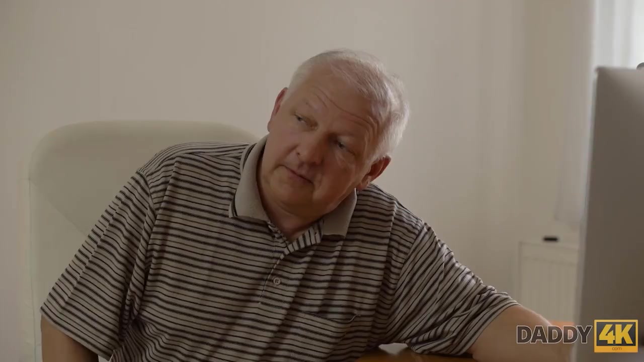 DADDY4K. Mädchen hat tollen Sex mit altem Mann, wenn ihr Freund nicht da ist - RedTube