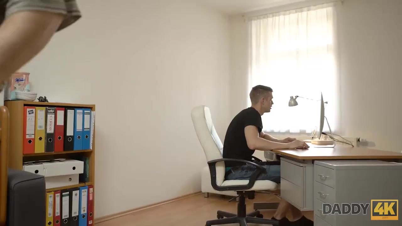 DADDY4K. Mädchen hat tollen Sex mit altem Mann, wenn ihr Freund nicht da ist - RedTube
