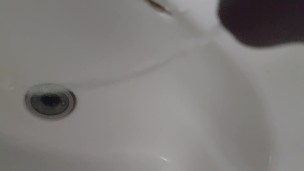 Big dick piss in sink