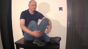 Kudoslong stripping down to his briefs and wanking